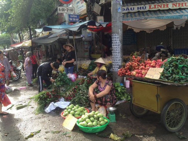 Lá xông, bánh ú nước tro đắt hàng trước tết Đoan Ngọ - Ảnh 11.