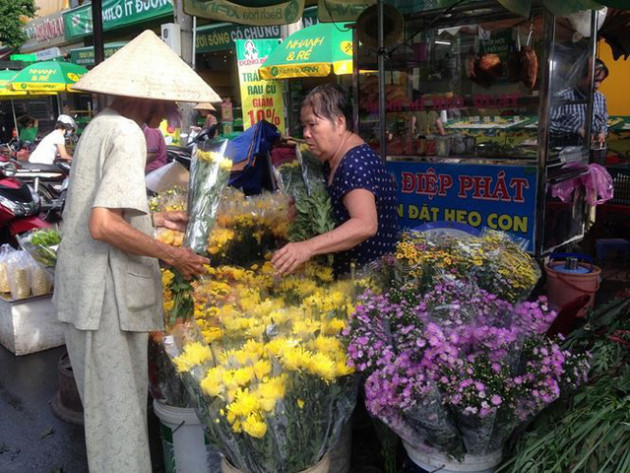 Lá xông, bánh ú nước tro đắt hàng trước tết Đoan Ngọ - Ảnh 15.