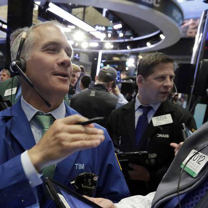 Lạc quan sau bình luận của chủ tịch Fed, Dow Jones đảo ngược mức giảm 360 điểm