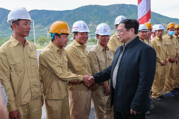  Làm đường có tâm như Tập đoàn Sơn Hải: Về đích sớm 3 tháng, tự bỏ tiền mở rộng lề đường để người dân di chuyển an toàn hơn - Ảnh 1.