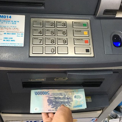 Làm gì khi ATM không nhả tiền dù tài khoản đã báo trừ tiền?