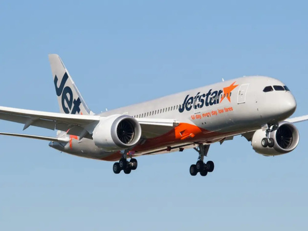 Liên tiếp gặp sự cố ly kỳ, máy bay Jetstar nhốt khách trong 7 giờ