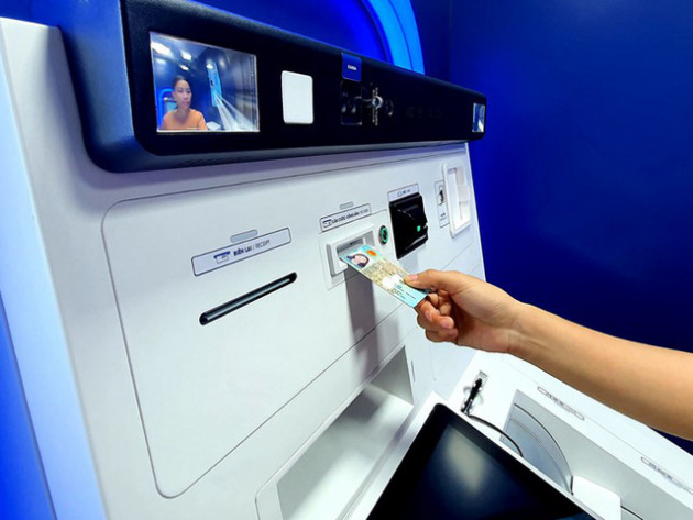 Lo ngại tăng phí khi giao dịch ATM bằng căn cước công dân