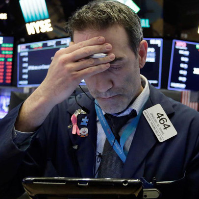 Lo ngại về kết quả thử nghiệm vắc-xin mới, Dow Jones rớt gần 400 điểm, kết thúc chuỗi khởi sắc 3 phiên liên tiếp
