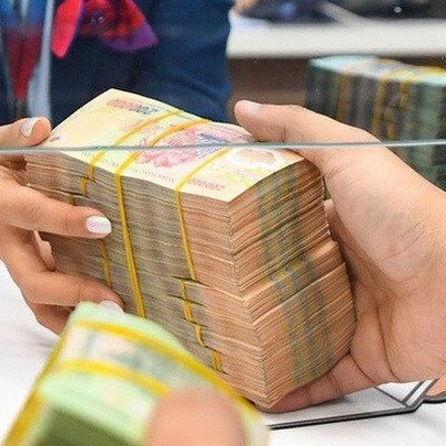 Loạt ngân hàng nâng lãi suất huy động 6 tháng lên vùng 9 - 10%/năm