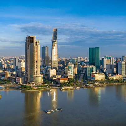 Lọt top 10 nước tăng trưởng nhanh nhất thế giới 8 năm tới, thứ hạng GDP Việt Nam trong ASEAN-6 thay đổi ra sao?