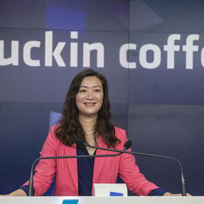 Luckin Coffee - Đối thủ của "gã khổng lồ" Starbucks tại Trung Quốc chính thức IPO, nữ CEO chính thức bước chân vào câu lạc bộ tỷ phú