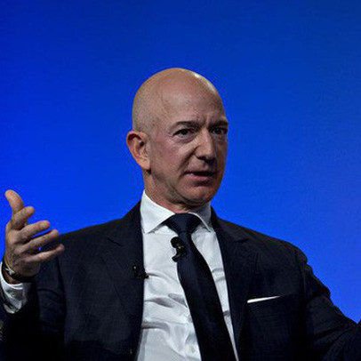 Lùm xùm giữa Jeff Bezos và tờ National Enquirer: Scandal tống tiền ảnh ‘nóng’ đơn thuần hay động cơ chính trị nào khác liên quan đến ông Trump?