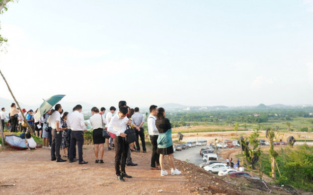 Đua nhau “lướt sóng” bất động sản, nhà đầu tư lo lắng lãi ảo nhưng “chôn” vốn thật - Ảnh 5.