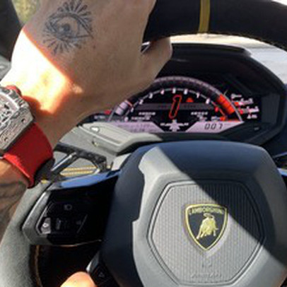 Lý do giới nhà giàu thường thích 'combo xa xỉ': Ngồi Lamborghini, đeo Richard Mille