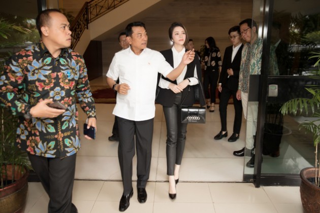 Lý Nhã Kỳ gặp gỡ Chánh Văn phòng Phủ Tổng thống Indonesia - Ảnh 2. Lý Nhã Kỳ gặp gỡ Chánh Văn phòng Phủ Tổng thống Indonesia - Ảnh 2.