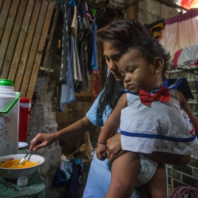 Mang thai ở tuổi vị thành niên: Sinh con khi vẫn còn là trẻ con, các bà mẹ trẻ phải vật lộn để đối mặt với "phước lành Chúa ban", "cơm áo gạo tiền" đè nặng trên những đôi vai non nớt