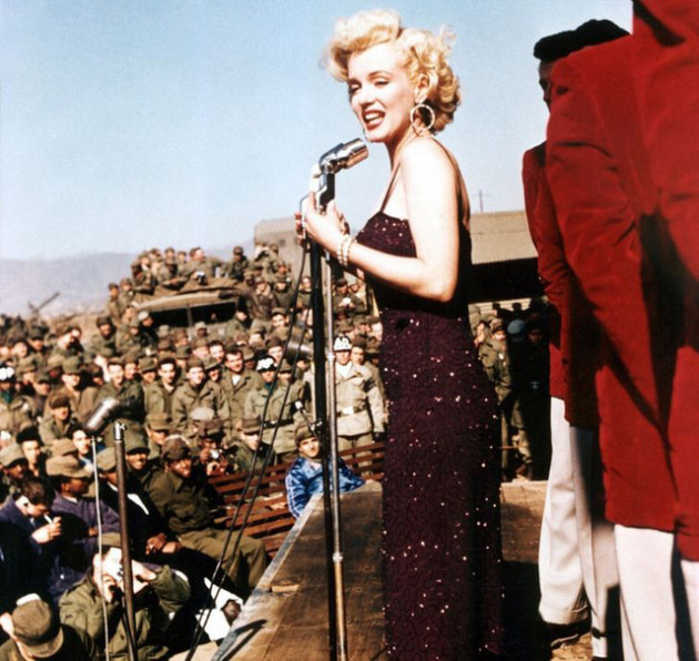 Marilyn Monroe: Mỹ nhân ngớ ngẩn, nông cạn hay một tâm hồn thiếu thốn tình yêu thương luôn cố gắng hoàn thiện bản thân mình? - Ảnh 3.