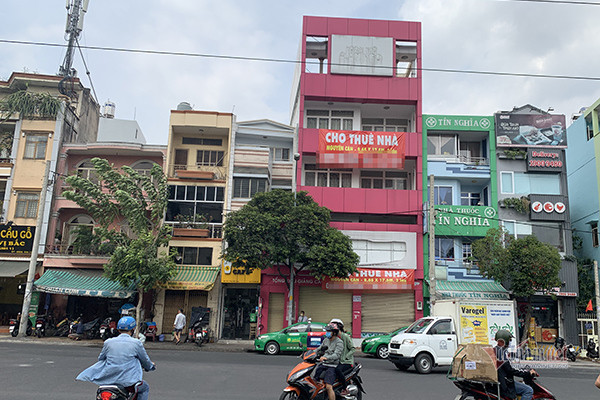 Mặt bằng cho thuê “thấp thỏm” chờ hồi sinh dịp Tết - Ảnh 1.