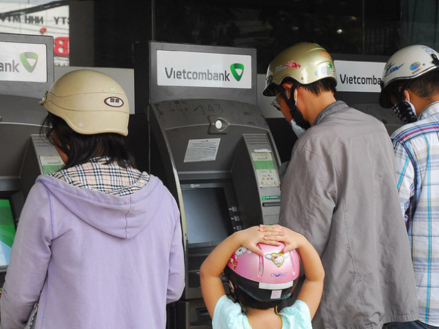 Mất tiền từ thẻ ATM trong đêm, chặn bằng cách nào?