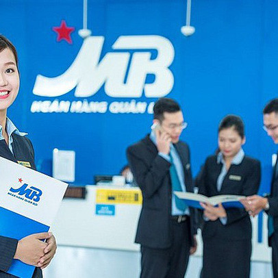 MBBank lãi đột biến từ dịch vụ, thu nhập nhân viên ngân hàng mẹ tiếp tục tăng lên gần 33 triệu đồng/tháng