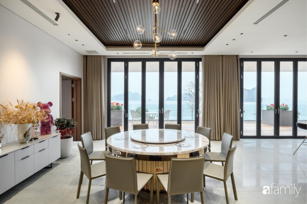 Mê mẩn với căn hộ 350m² có view triệu đô hướng ra bờ biển ở Quảng Ninh, không gian hiện đại nhưng vẫn hòa hợp với thiên nhiên - Ảnh 9.