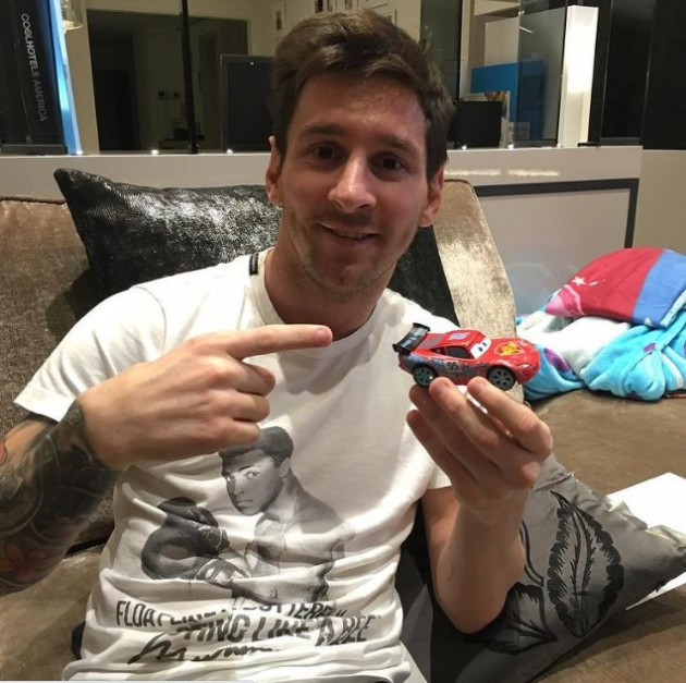 Messi giàu thế nào: Kiếm được hơn 200 triệu đồng mỗi giờ trong năm 2022 và tai tiếng trốn thuế - Ảnh 2.