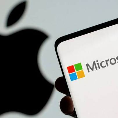 Microsoft giành lại danh hiệu công ty công nghệ có giá trị nhất sau khi Apple “gục ngã”