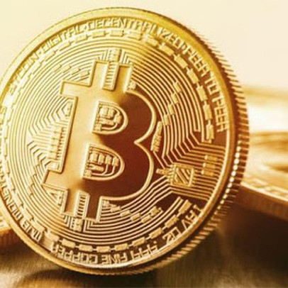 Mới phá kỷ lục hồi tuần trước, Bitcoin lại "rơi thẳng đứng"