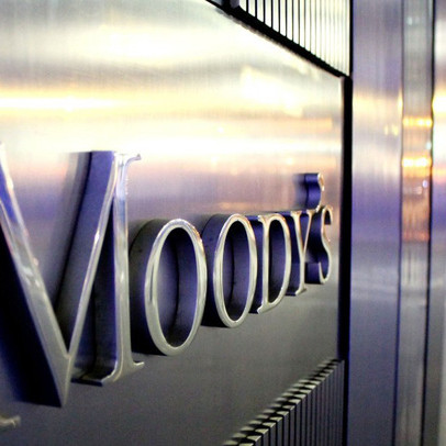 Moody’s xem xét hạ tín nhiệm 3 công ty tài chính và 2 ngân hàng