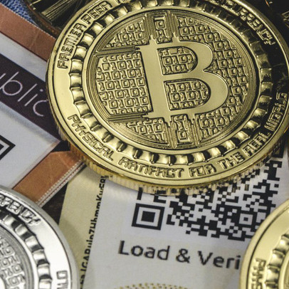 Một "cá mập" Trung Quốc đã miệt mài gom 10.000 đồng bitcoin trong lúc giá lao dốc