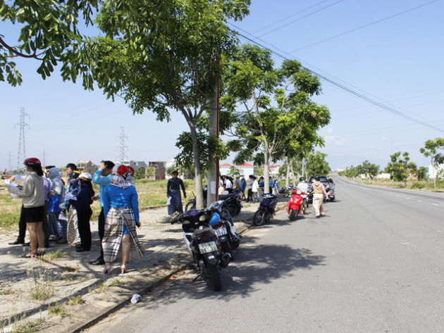 Một năm làm ăn khó khăn của môi giới địa ốc TP.HCM - Ảnh 1.