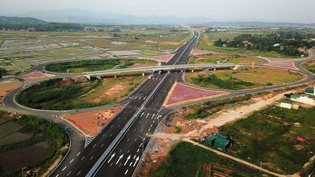 Một ngày trước khi thông xe, nhìn toàn cảnh cao tốc Hạ Long - Hải Phòng và cầu Bạch Đằng gần 15 nghìn tỷ từ trên cao - Ảnh 5.