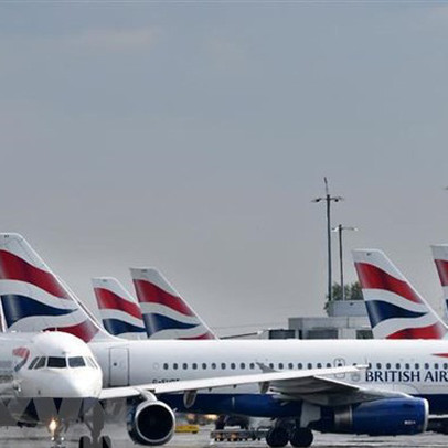 Một số hãng hàng không châu Âu bất ngờ đình chỉ bay tới Ai Cập