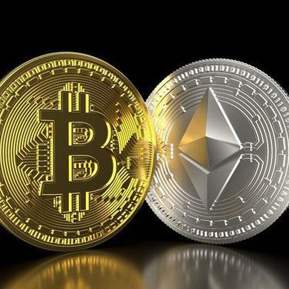 Nên đầu tư vào Bitcoin hay Ethereum?