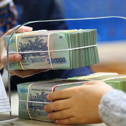 Nên giữ tiền mặt hay xuống tiền bất động sản?