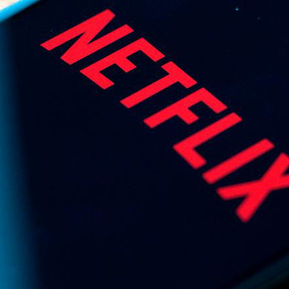 Netflix chật vật kiếm tiền, mất cả trăm nghìn lượt đăng ký: Thời kỳ 'nhiều người dùng chung 1 tài khoản' sắp đi vào dĩ vàng?