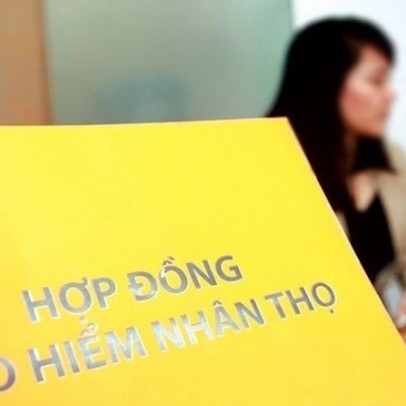 Ngân hàng “bán bia kèm lạc”: Cần những quy định chặt chẽ hơn