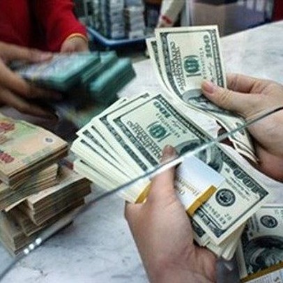Ngân hàng đồng loạt hạ giá USD