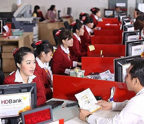 Ngân hàng lớn chạy đua thoái vốn sở hữu chéo - Ảnh 1.