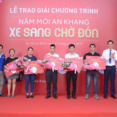 Ngân hàng Quốc Dân trao Toyota Vios cho khách trúng thưởng chương trình "Năm mới an khang – Xe sang chờ đón"