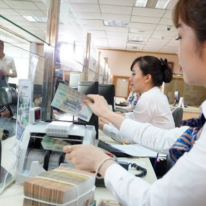 Ngân hàng tuần qua: Các ngân hàng cam kết giảm lãi suất, NHNN nối lại hoạt động mua ngoại tệ