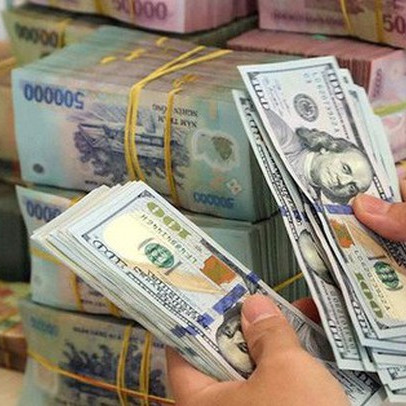 Ngân hàng tuần qua: Lãi suất tiết kiệm lên trên 8%/năm, USD ngân hàng vượt 24.000 đồng