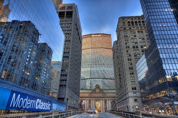 Ngân hàng và công ty bảo hiểm là mối quan hệ bổ trợ lẫn nhau - Ảnh 1. Ngân hàng và công ty bảo hiểm là mối quan hệ bổ trợ lẫn nhau - Ảnh 1.