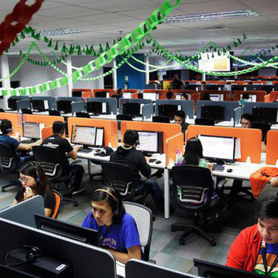 Ngành "call center" ở Philippines: Lương cao hơn bác sĩ, gấp đôi nhân viên ngân hàng, nhưng sinh hoạt theo giờ Mỹ, nhiễm trùng tai và khủng hoảng tinh thần thường xuyên