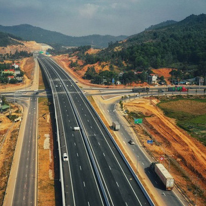 Ngành giao thông 2 thập kỷ mới làm được 1.200km đường cao tốc, mục tiêu tiêu 4 năm tới gấp... 1,5 lần