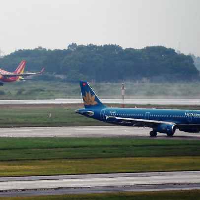 Ngành hàng không xoay sở trong đại dịch: Vietnam Airlines bán tàu bay, Vietjet đầu tư chứng khoán