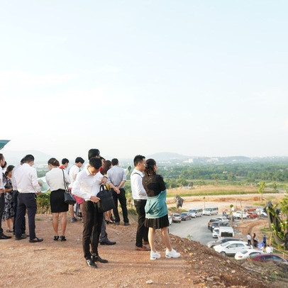 Nghịch cảnh trên thị trường bất động sản: Người mong thoát hàng, người chờ “bắt đáy”