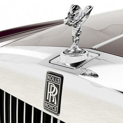 Nghịch lý đại dịch: Rolls-Royce bán đắt như tôm tươi khi khách hàng giàu có đổ xô mua xe, sợ 'cuộc sống quá ngắn ngủi' không kịp tiêu tiền