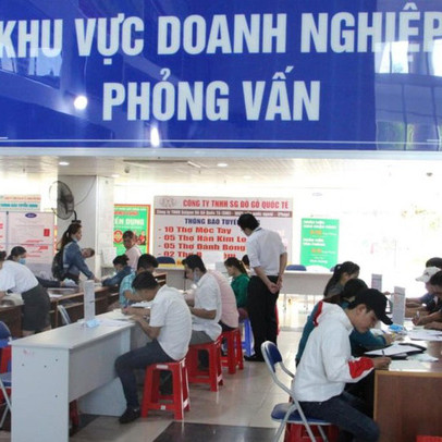 Nghịch lý việc làm thời COVID-19: Đỏ mắt tìm lao động