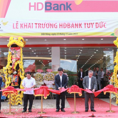 Ngược lên vùng cao, HDBank góp phần nâng cấp hạ tầng tài chính Đắk Nông