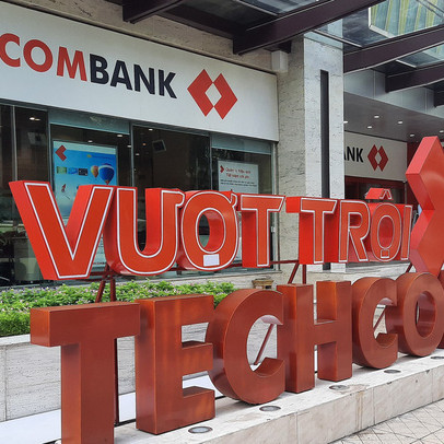 Người nhà Phó TGĐ thường trực Techcombank bán bớt cổ phiếu