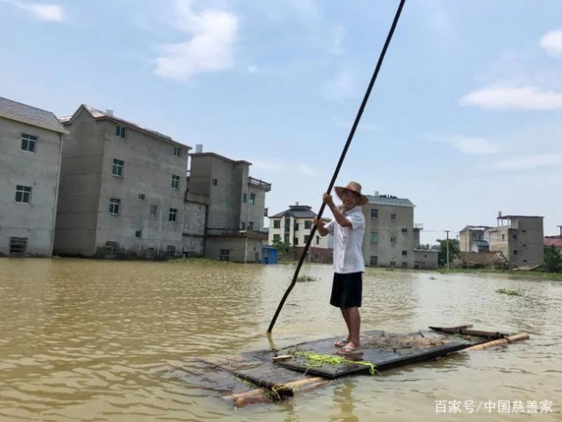  Người TQ: Lũ dâng từ bắp chân đến ngực trong 3 phút, cuộc sống như trở lại những năm 90 - Ảnh 1.