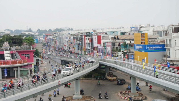 Nhà đất quận vùng ven trung tâm TP.HCM tăng giá cao trong năm qua - Ảnh 2.