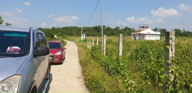 Nhà đầu tư bất động sản gồng mình ôm đất chờ thị trường cuối năm - Ảnh 1.